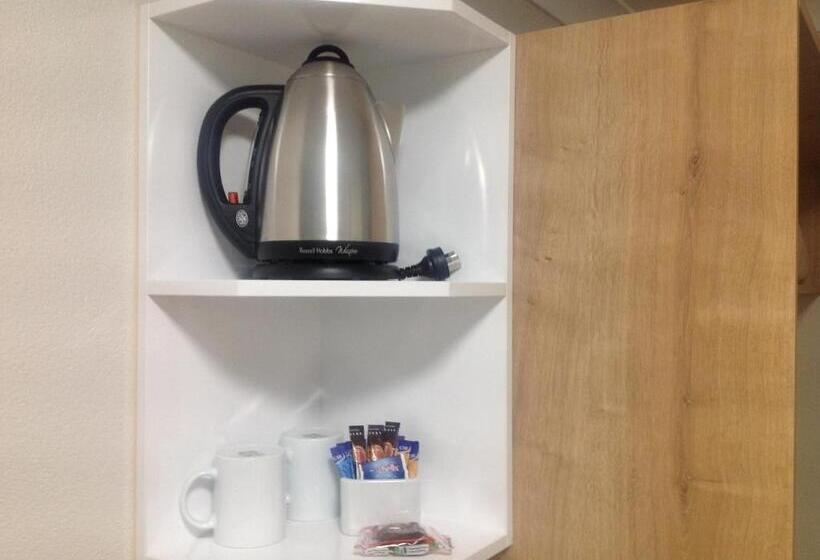 חדר סטנדרט, מיטת קווין, מותאם לאדם עם מוגבלויות, Castle Crest Motel