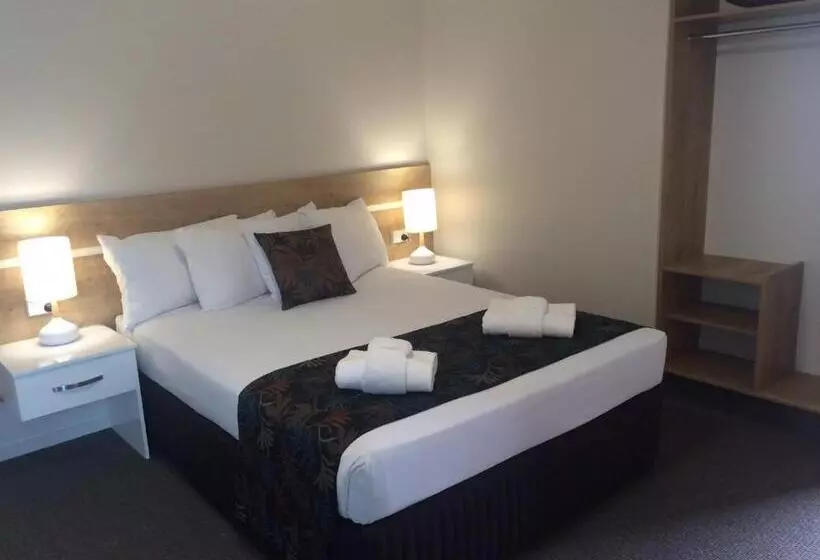 身障者適用クイーンサイズベッドルーム, Castle Crest Motel