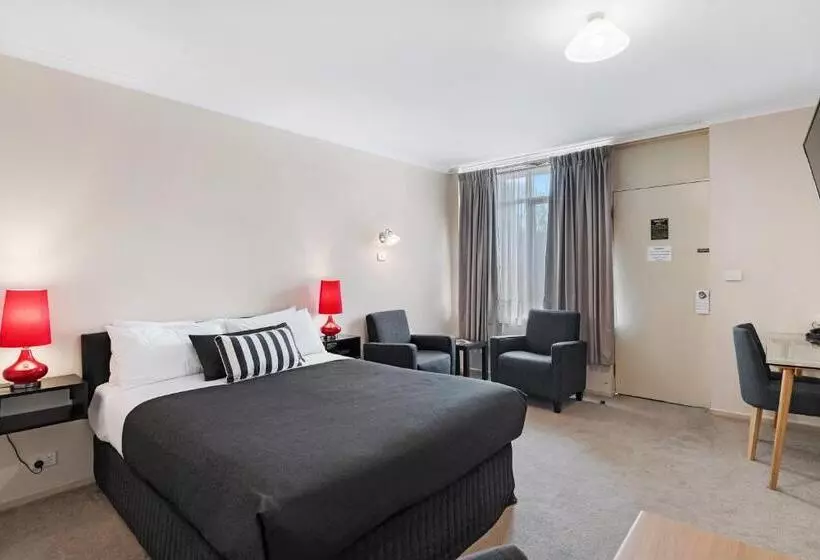 デラックススイート, Avondel Motor Inn