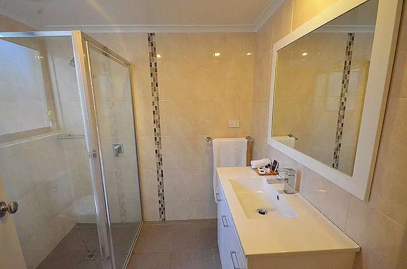 デラックスルーム, Avondel Motor Inn