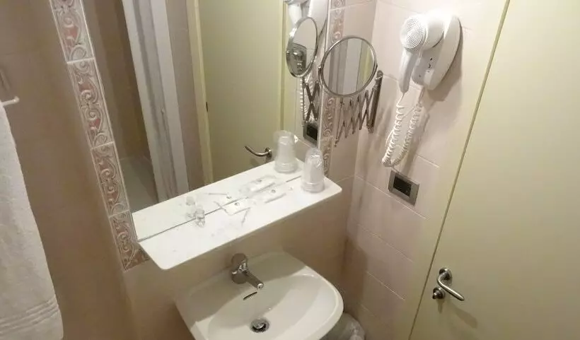 اتاق استاندارد یک نفره, Piacenza