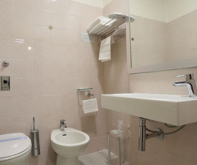 标准单人间, Piacenza