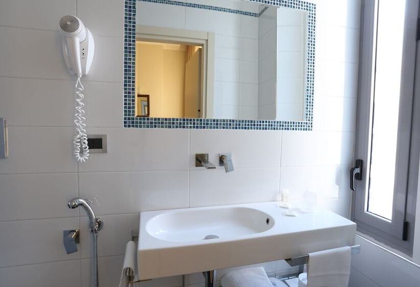 标准单人间, Piacenza