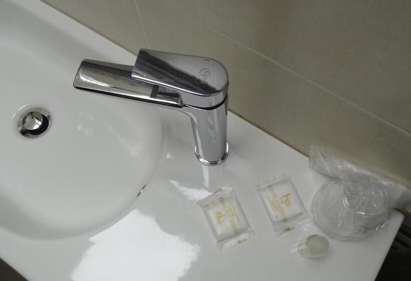 اتاق استاندارد یک نفره, Piacenza