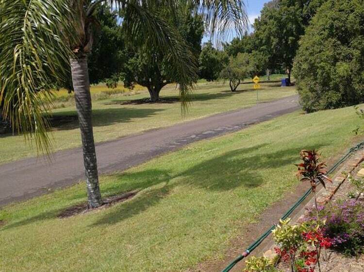 اتاق لوکس, Lakeside Lodge Motel