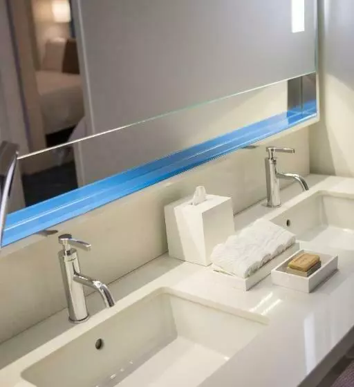 سوئیت با تخت بزرگ, Renaissance Wind Creek Aruba Resort
