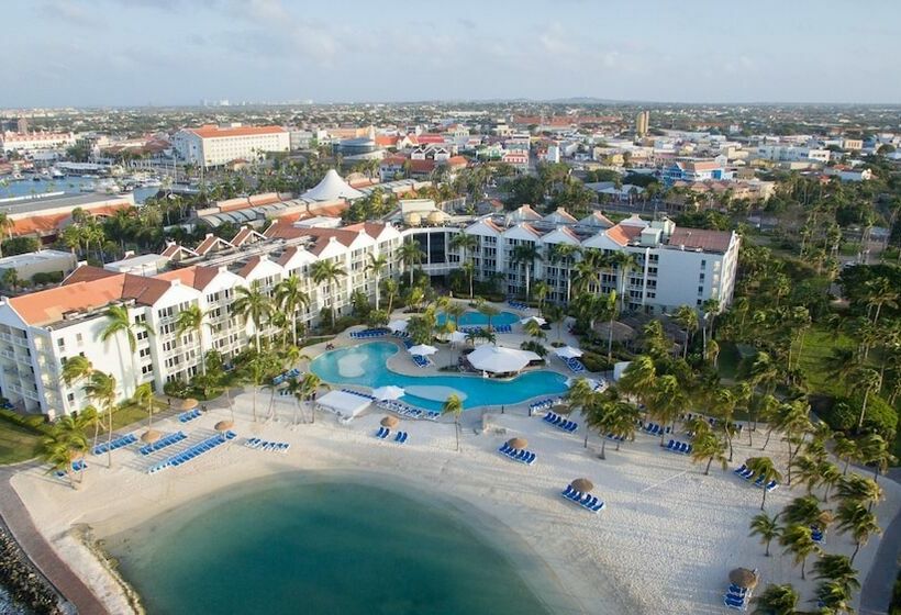 מיטת קינג בסוויטה, Renaissance Wind Creek Aruba Resort