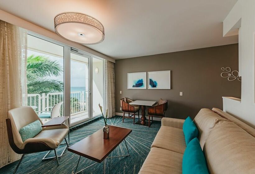 מיטת קינג בסוויטה, Renaissance Wind Creek Aruba Resort