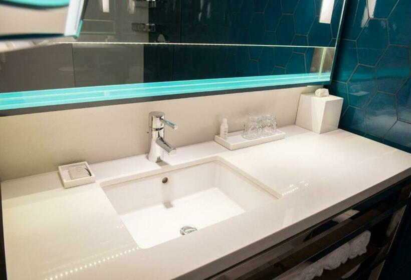 סוויטת אקזקיוטיב, עם מיטת קינג, Renaissance Wind Creek Aruba Resort