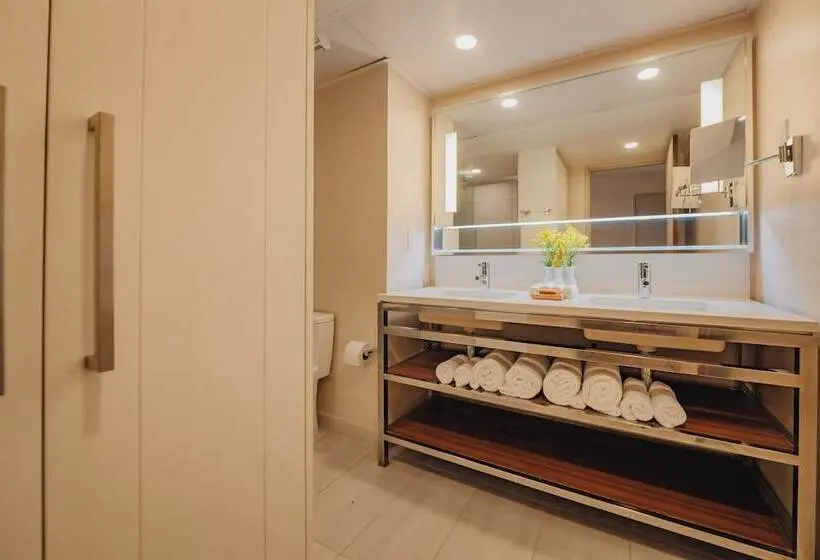 سوئیت با تخت بزرگ, Renaissance Wind Creek Aruba Resort