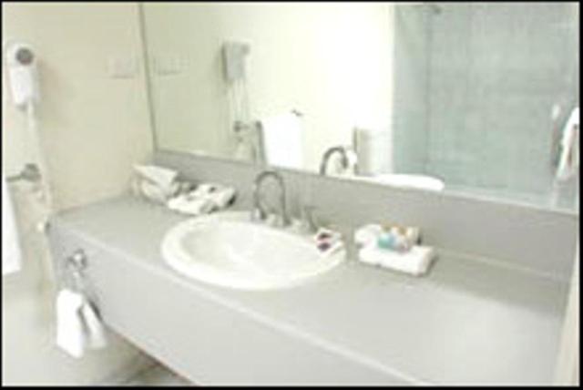 חדר משפחתי, Hume Villa Motor Inn