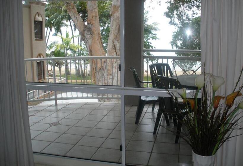 דירת חדר נוף לים, Marlin Waters Beachfront Apartments