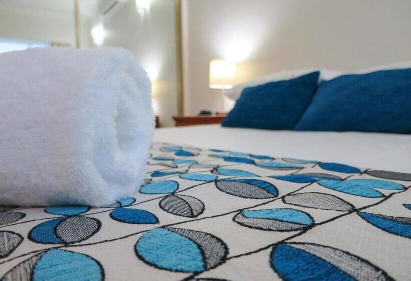 דירת חדר נוף לים, Marlin Waters Beachfront Apartments