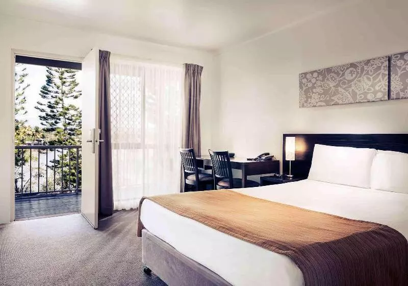Deluxe Room King Size Bed, Mercure Townsville