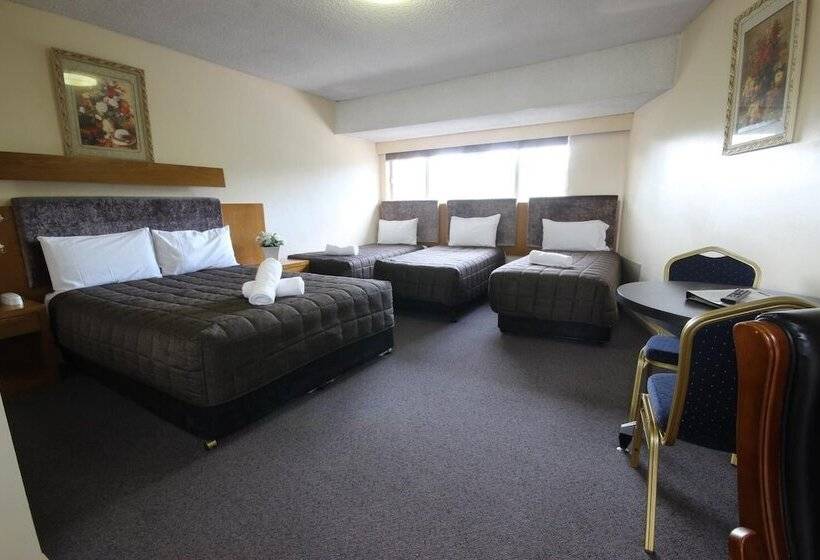 Семейный Номер, Molly Morgan Motor Inn