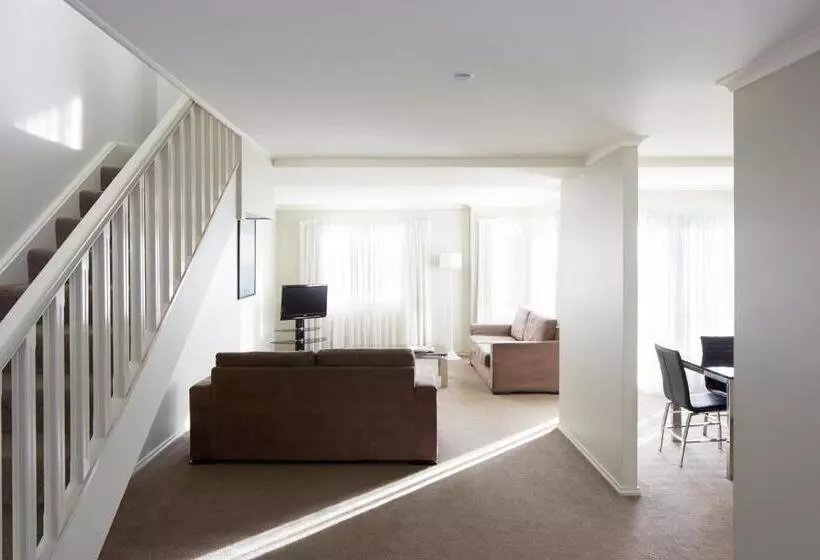 ４ベッドルームアパートメント, Pinnacle Apartments