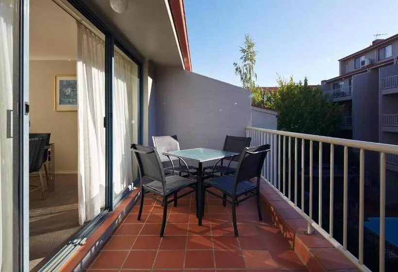 ４ベッドルームアパートメント, Pinnacle Apartments