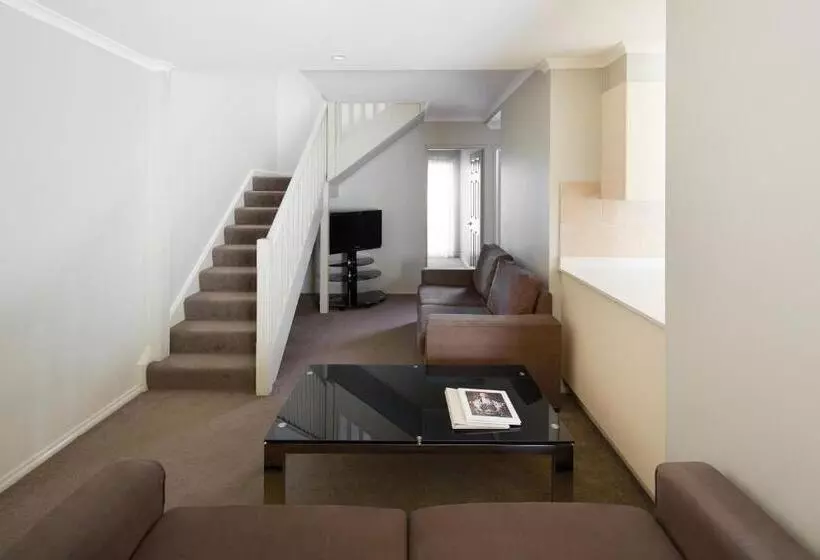 ４ベッドルームアパートメント, Pinnacle Apartments