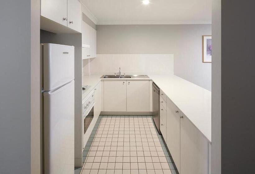 침실 4개 아파트, Pinnacle Apartments