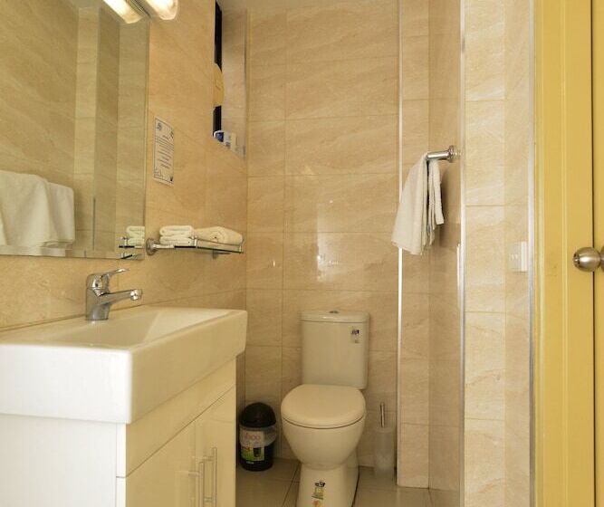 חדר דלוקס, Ryde Inn