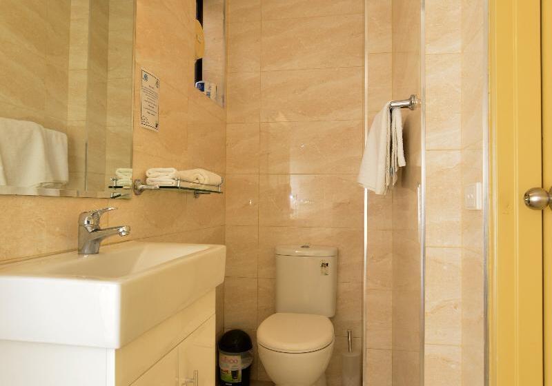 חדר משפחתי, Ryde Inn