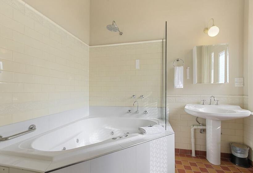 غرفة ديلوكس سرير كينج, The Riversleigh