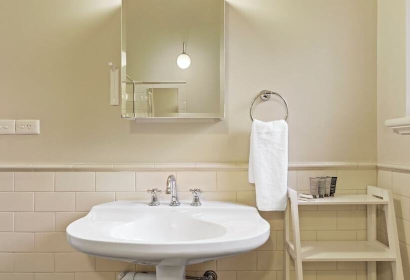 디럭스 룸, The Riversleigh