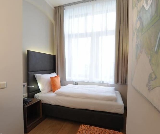 غرفة قياسية فردية, Eee Hotel Perg