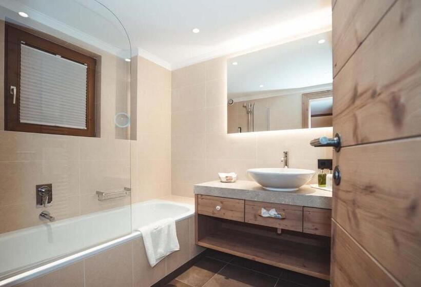 Номер Стандарт Индивидуальный с Балконом, & Chalet Madlochblick