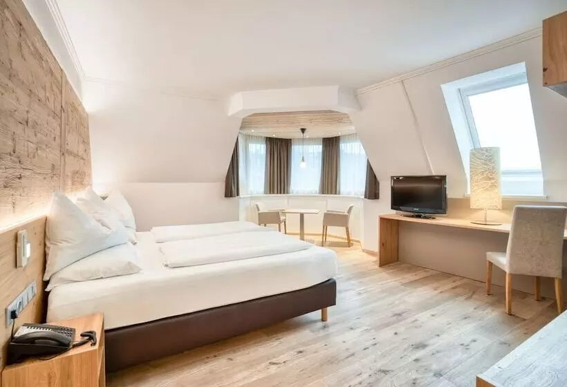 Standard Neljän Hengen Huone, Leipziger Hof Innsbruck