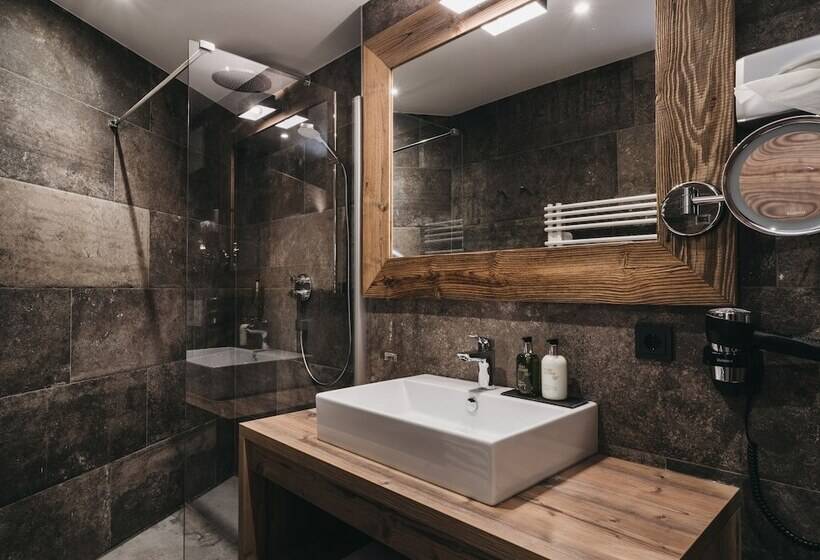 家庭间, Vaya Post Saalbach