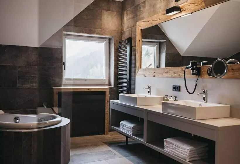 سوئیت پنت هاوس, Vaya Post Saalbach