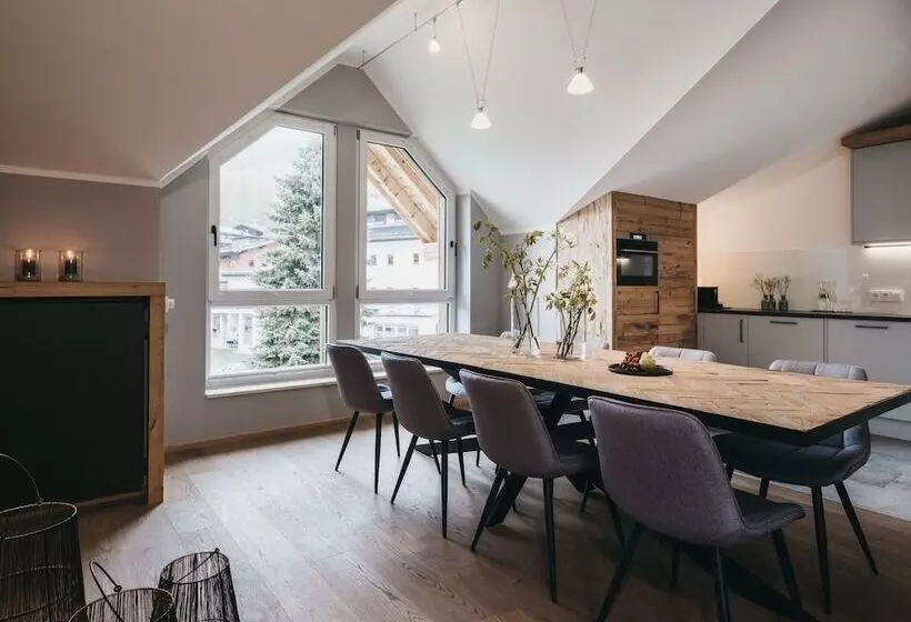 سوئیت پنت هاوس, Vaya Post Saalbach