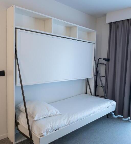 스탠다드 룸, Apostroff