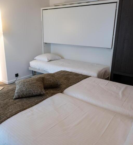 패밀리 룸, Apostroff