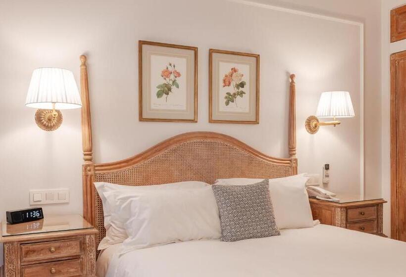 Classic Room, Manos Stephanie