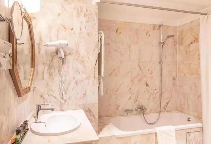Superior Kamer, Manos Stephanie