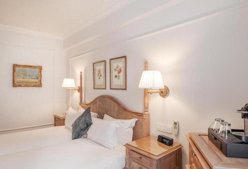 Superior Room, Manos Stephanie