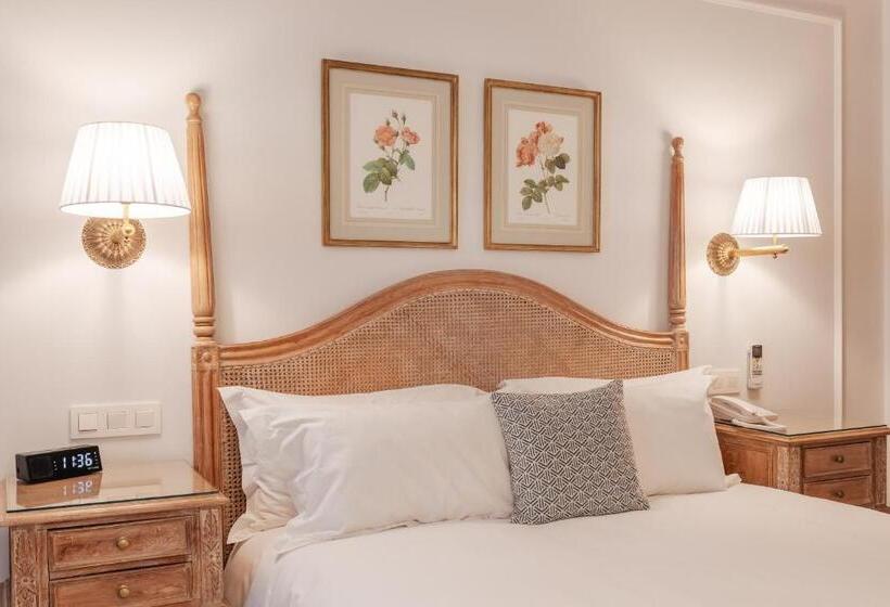 Superior Room, Manos Stephanie