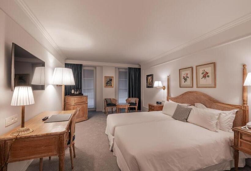 Superior Room, Manos Stephanie