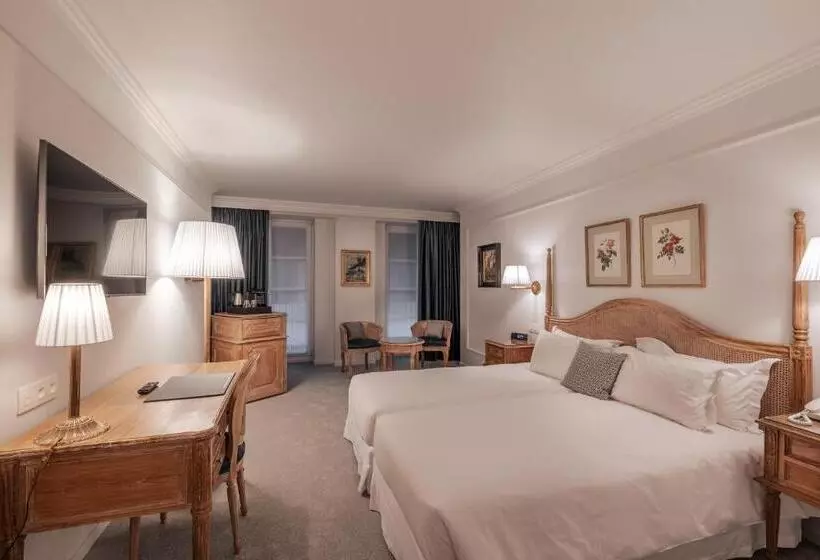 Superior Kamer, Manos Stephanie