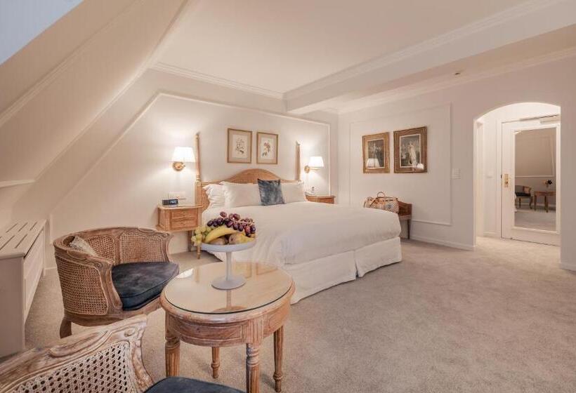 Superior Room, Manos Stephanie