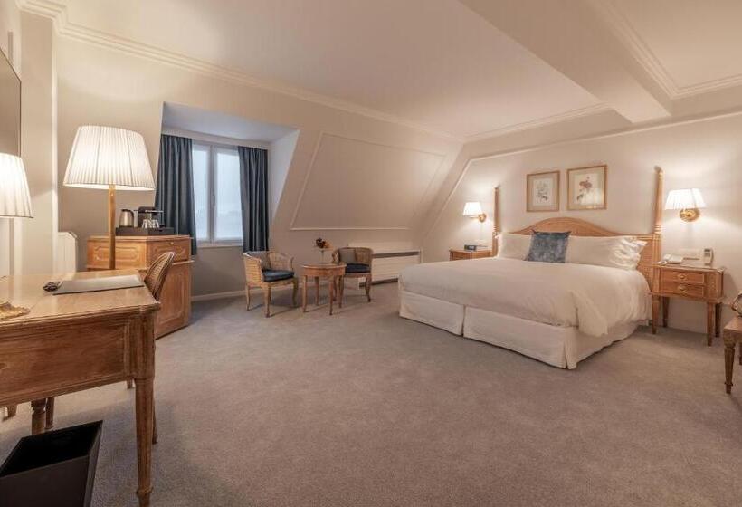 Superior Room, Manos Stephanie