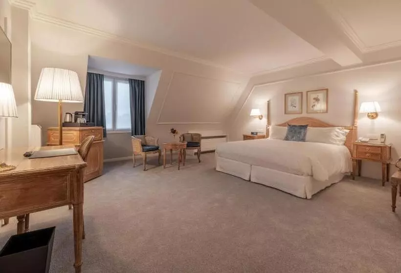 Superior Kamer, Manos Stephanie