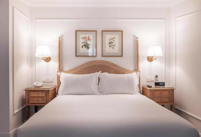Suite, Manos Stephanie