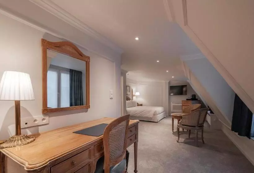 Suite, Manos Stephanie
