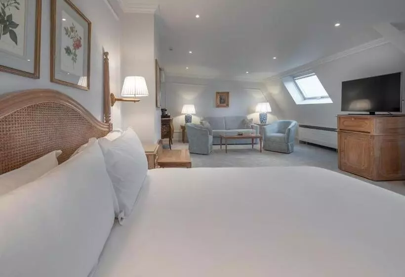 Suite, Manos Stephanie