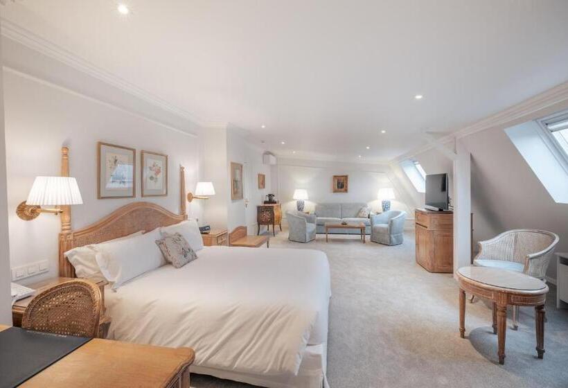 Suite, Manos Stephanie