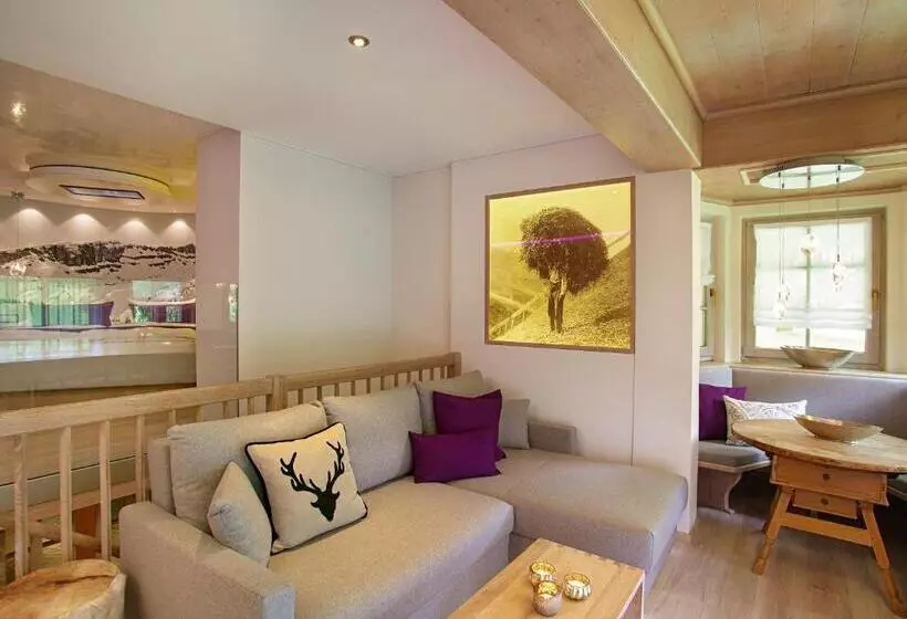 デラックスジュニアスイート, Verwöhn Wellnesshotel Walserhof
