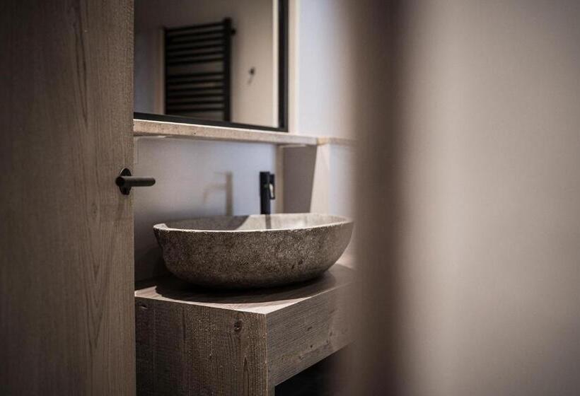 جناح, Verwöhn Wellnesshotel Walserhof